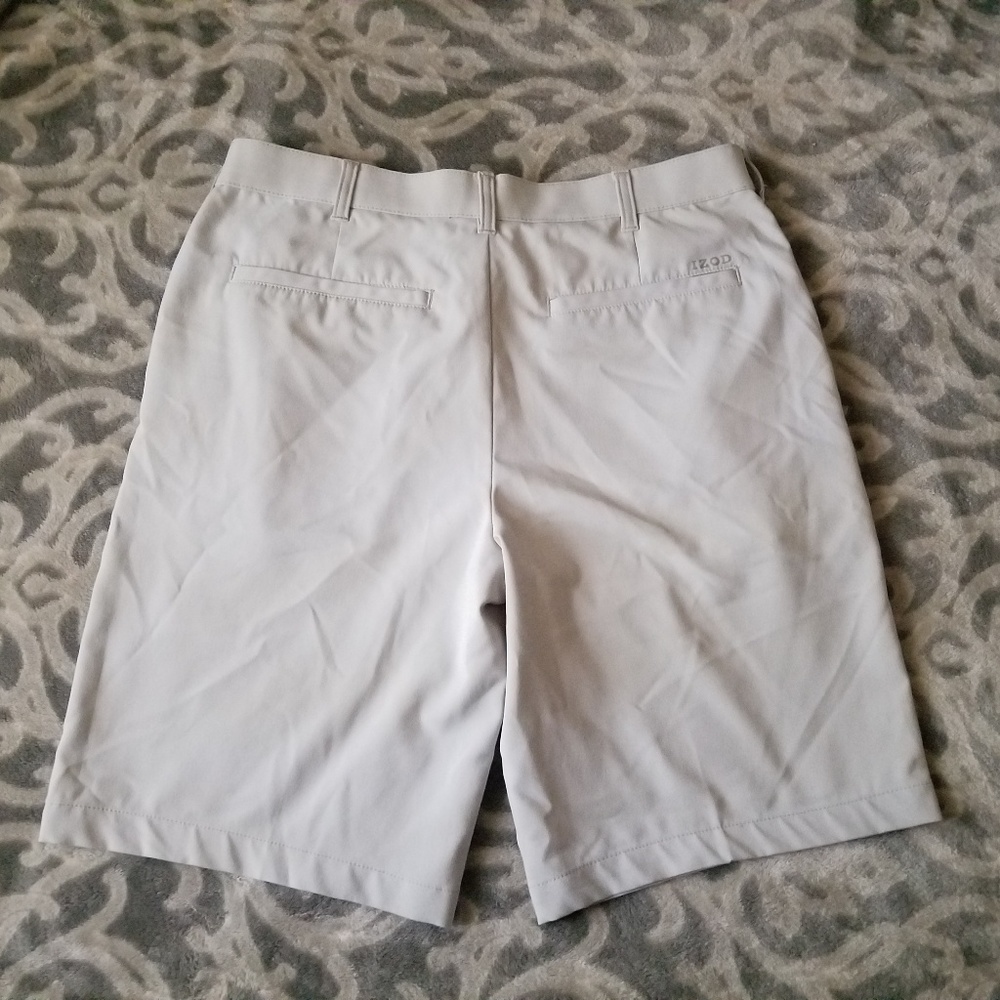 Izod golf shorts size 32 - Picture 2 of 3